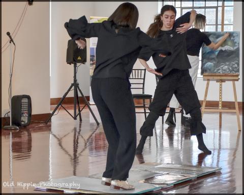 Simcoe Contemporary Dancers in motion
